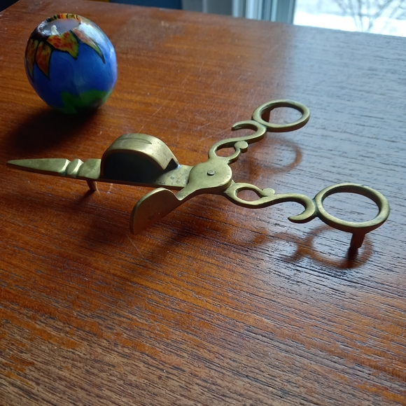 Vintage solid brass scissor style candle snuffer - Picture 6 of 6